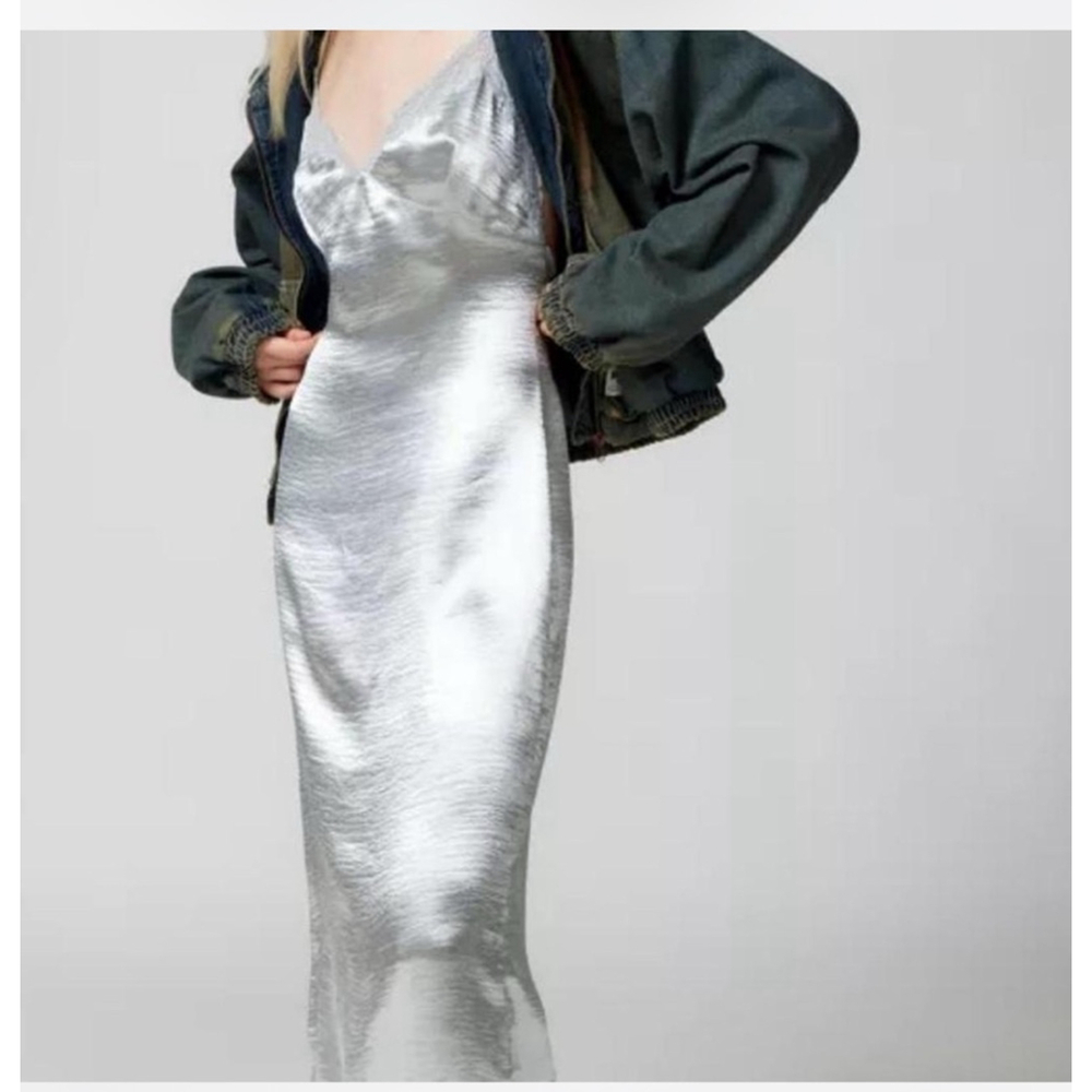 Urban Outfitters Silver‎ Slip MIDI with lace appliqué Size Large
